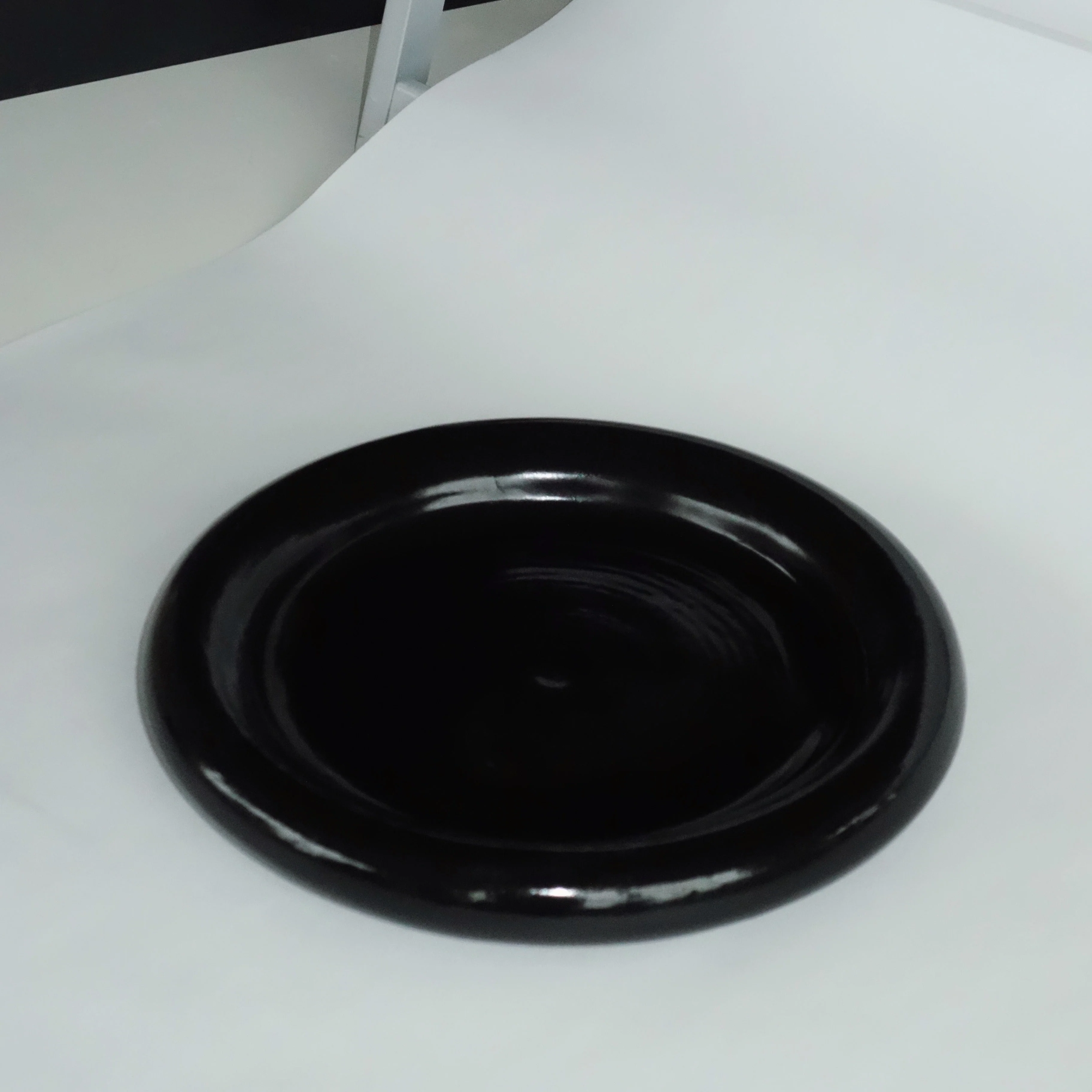Assiette chunky en grès [formats et couleurs variées]