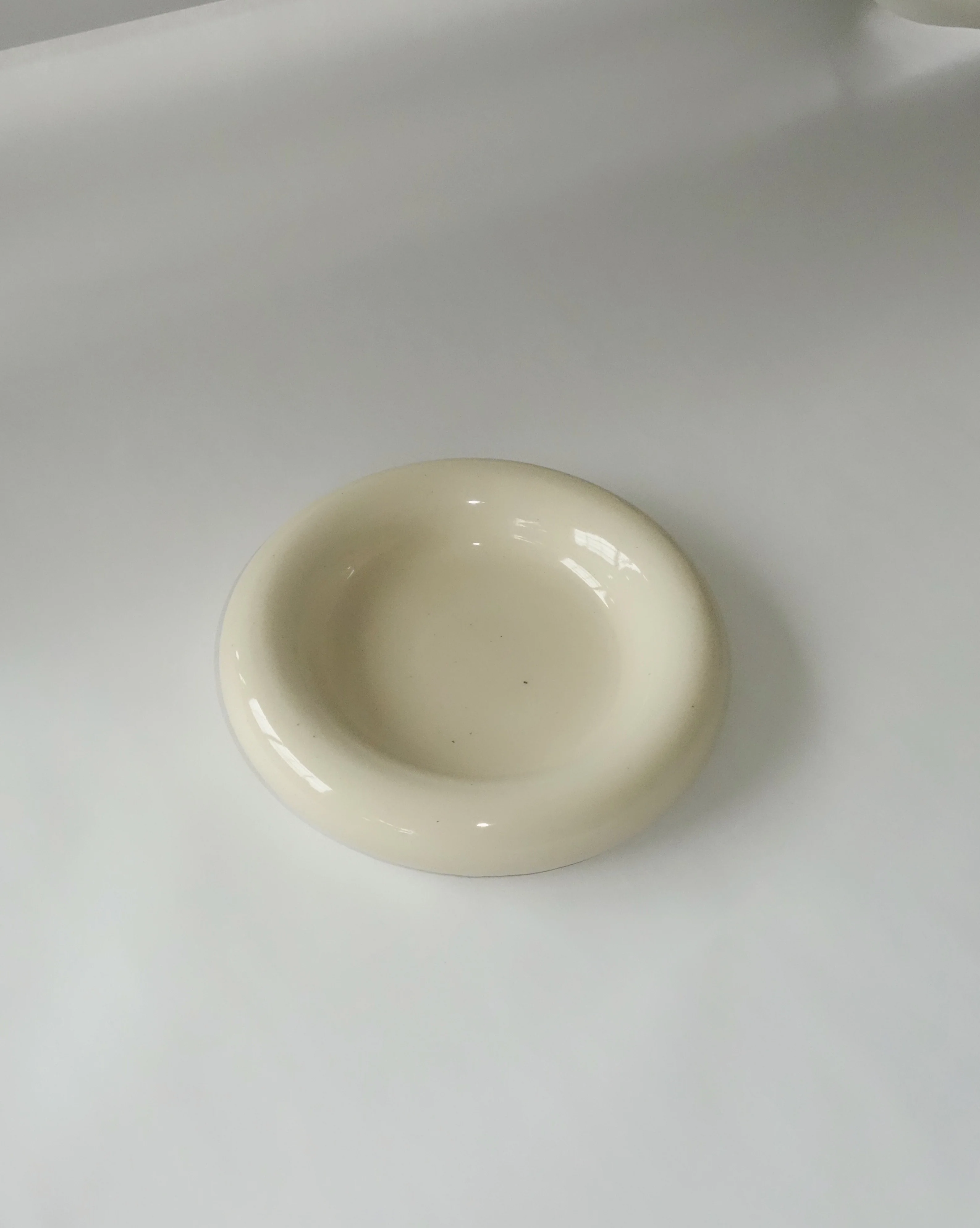 Assiette chunky en grès [formats et couleurs variées] - Image 2