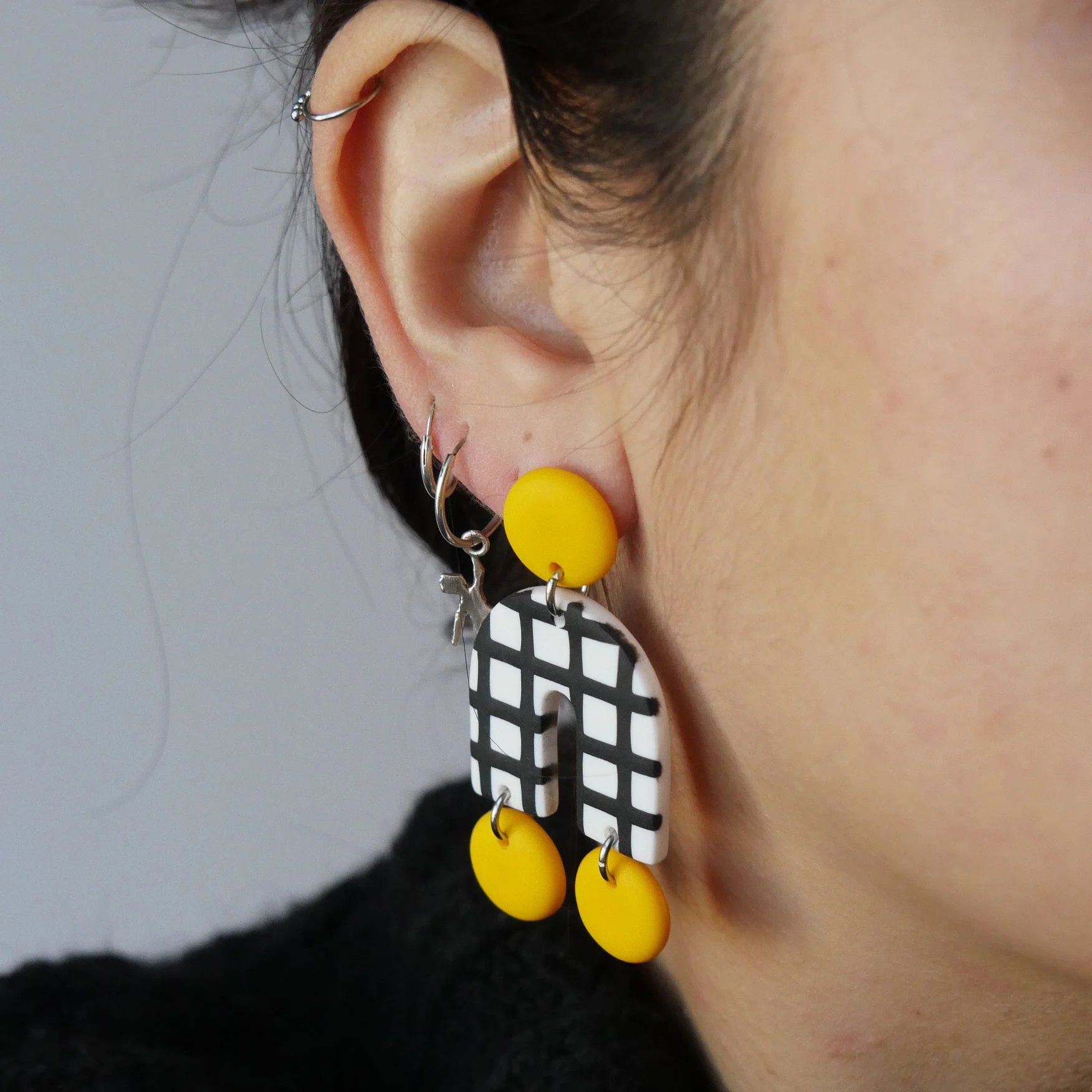 Boucles d'oreilles Arch jaune - Image 2