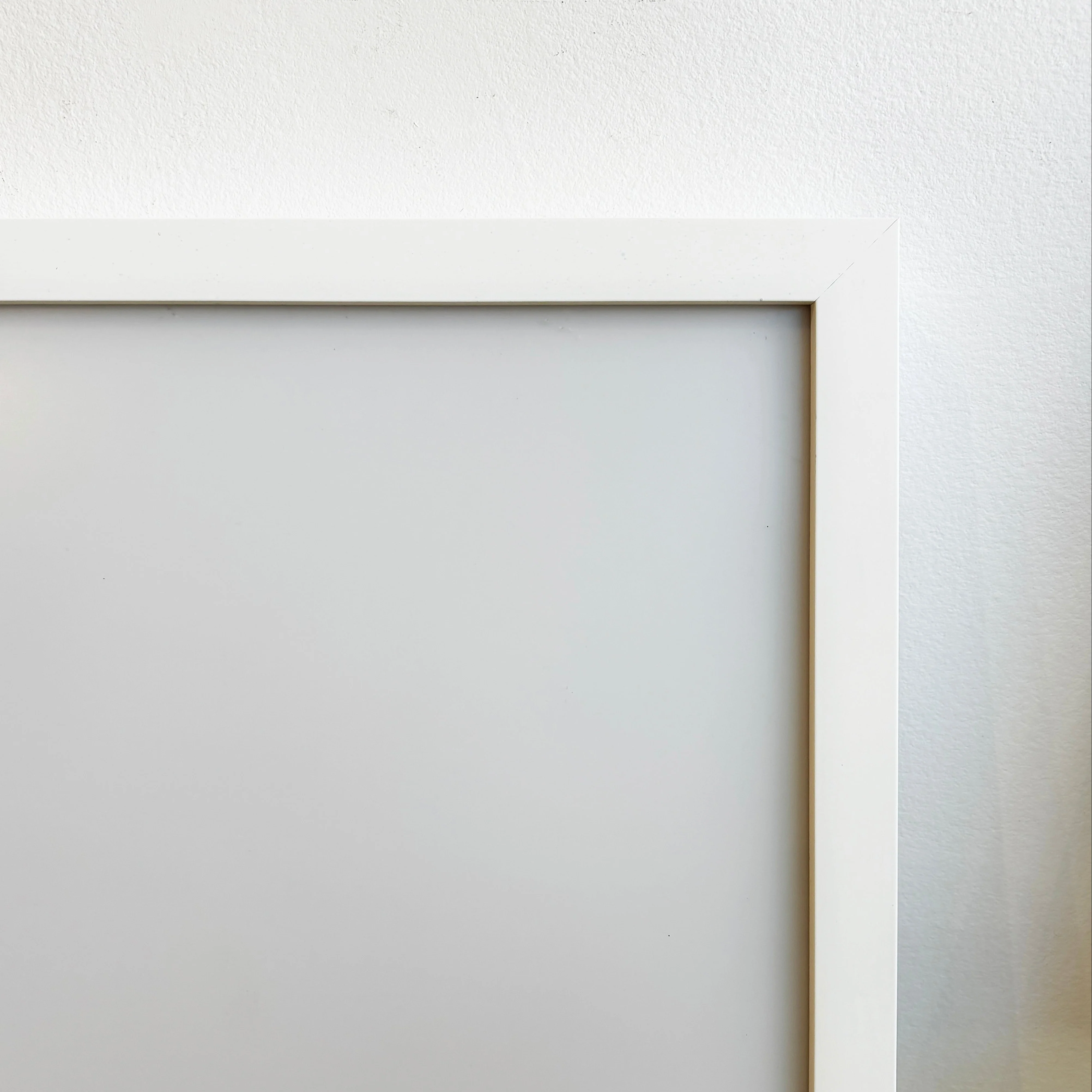Cadre bois blanc avec plexiglas PETG [18 x 24 po]