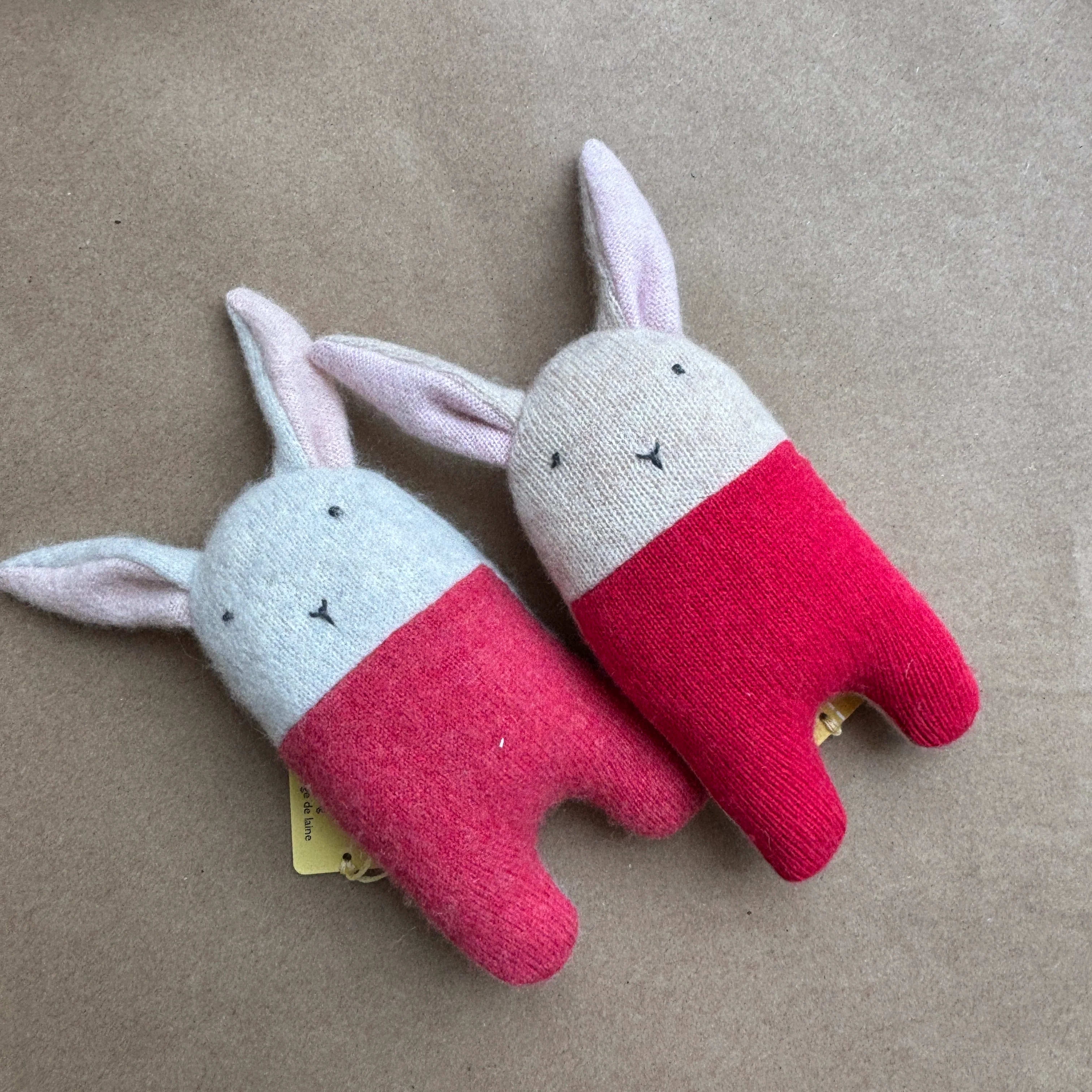 Hochet Lapin en cachemire [couleurs variées] - Image 7