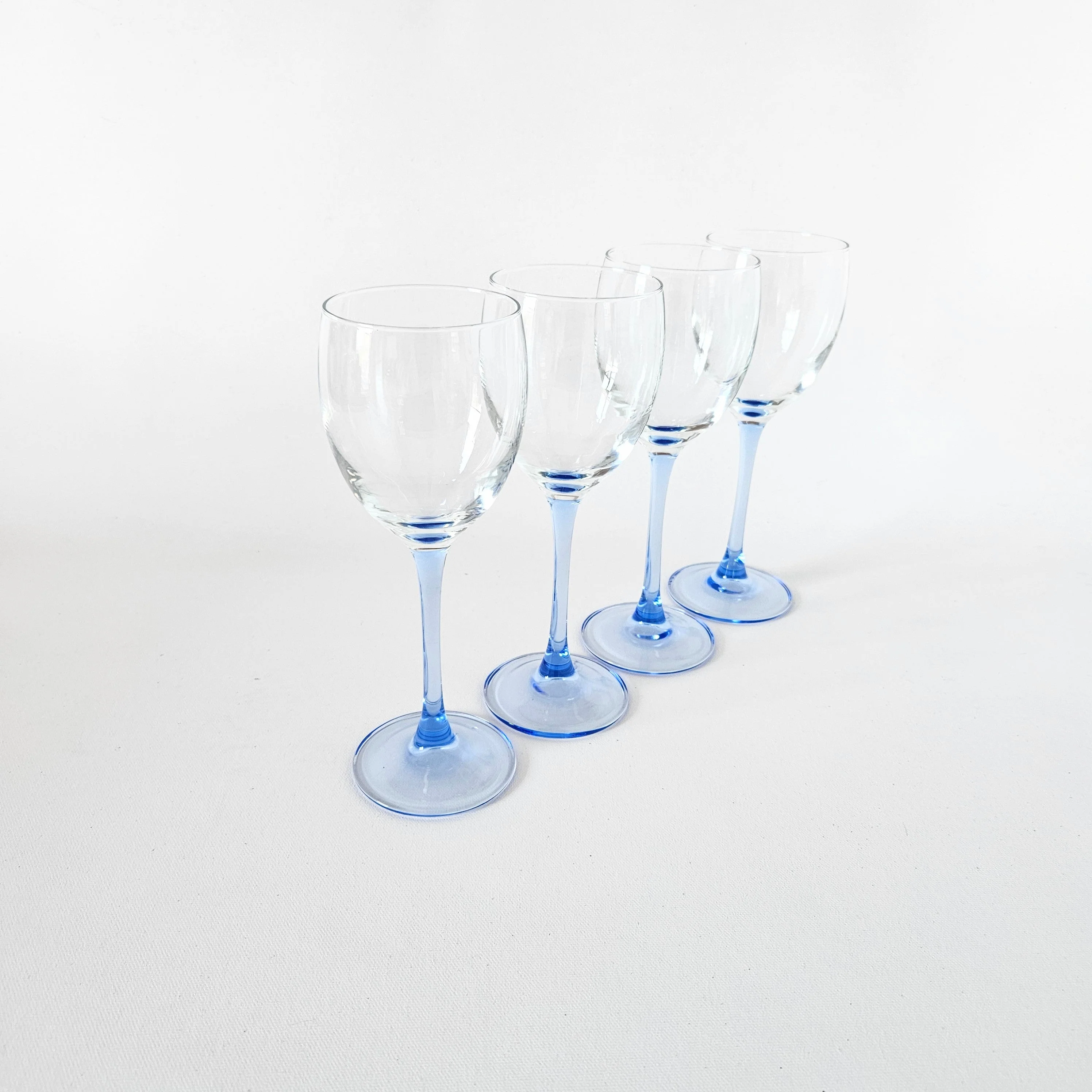 Lot de 4 verres à pied bleu clair vintage Luminarc moyen - Image 3