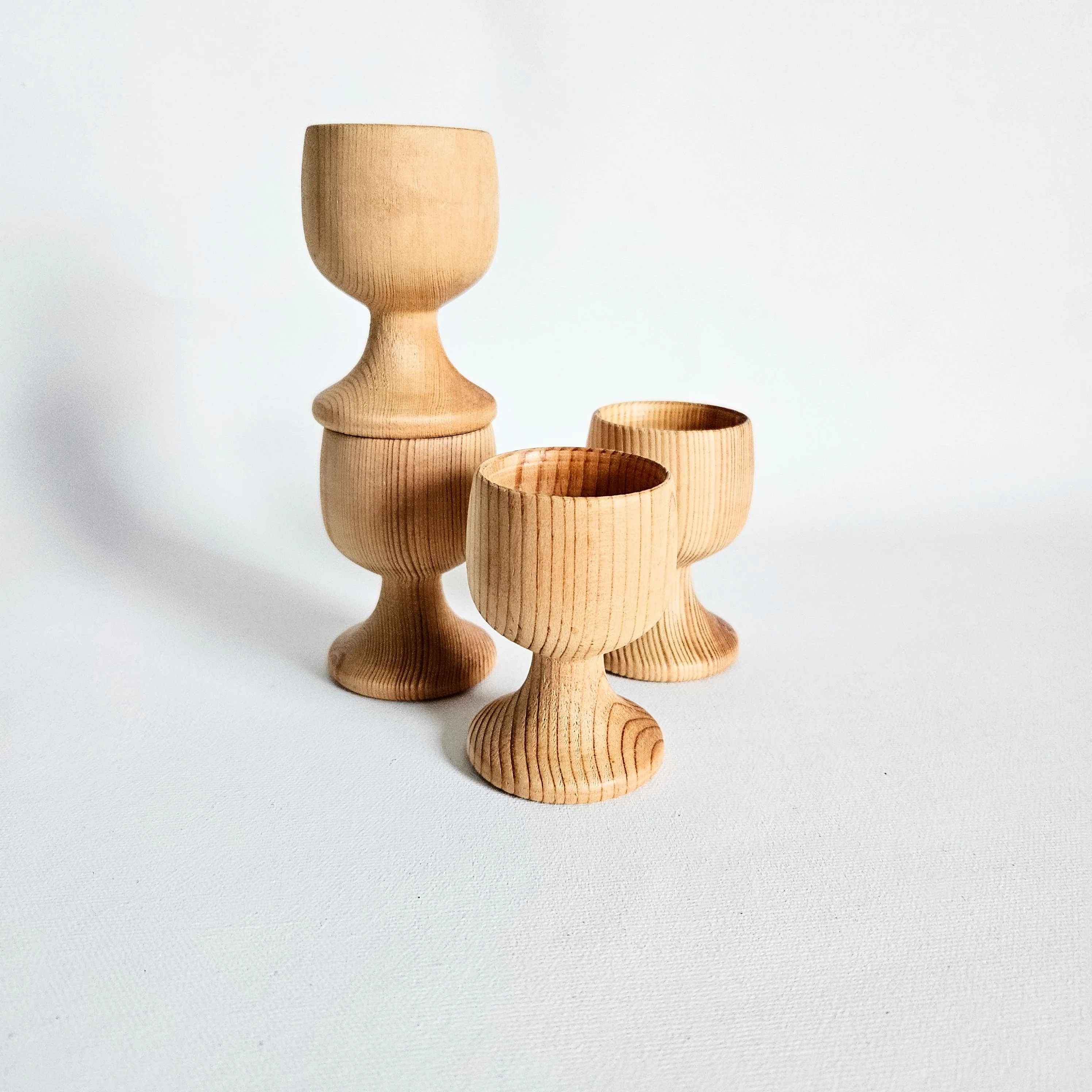 Lot de 2 coquetiers en bois vintage - Image 3
