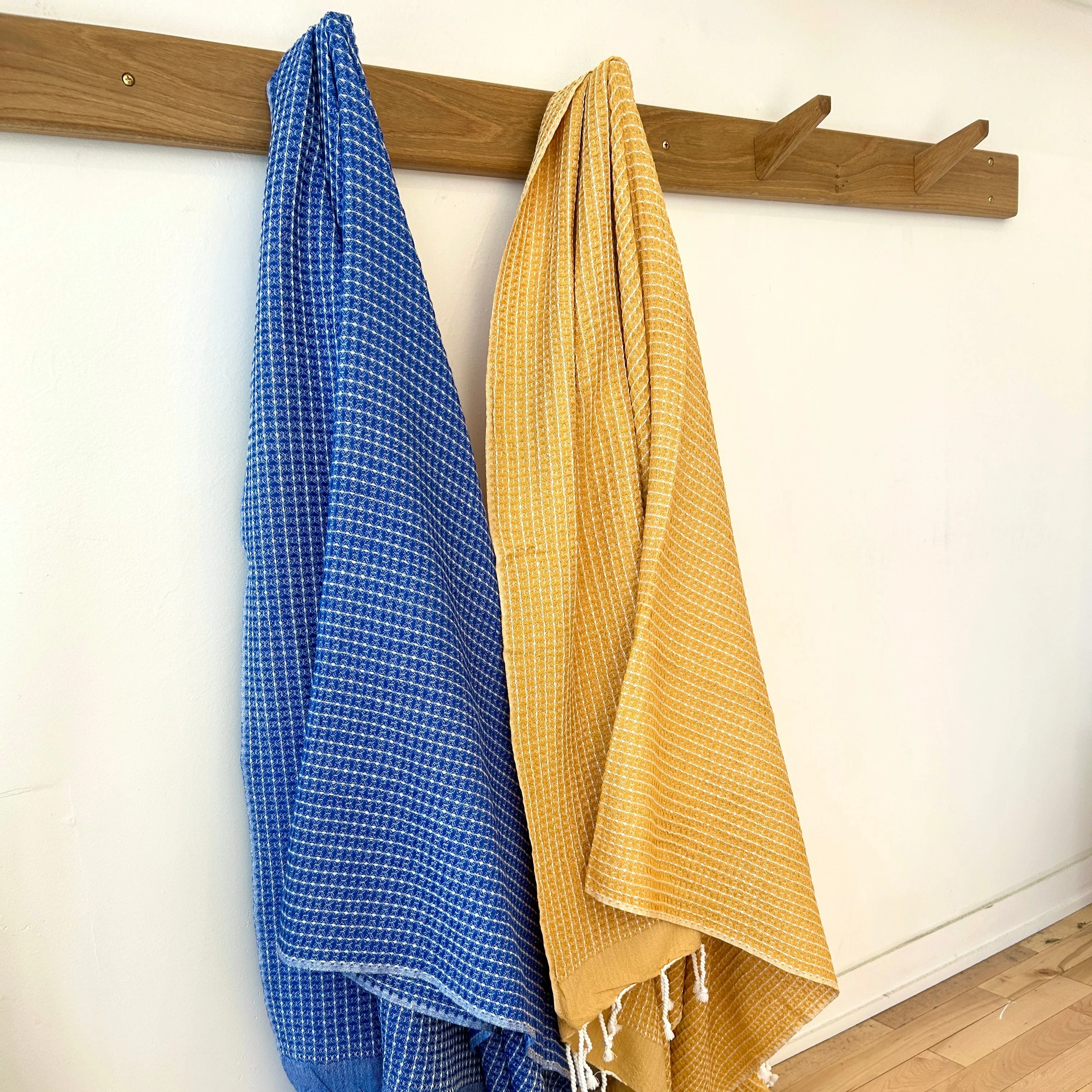 Serviette gaufrée Alvéole [couleurs et formats variés] - Image 2