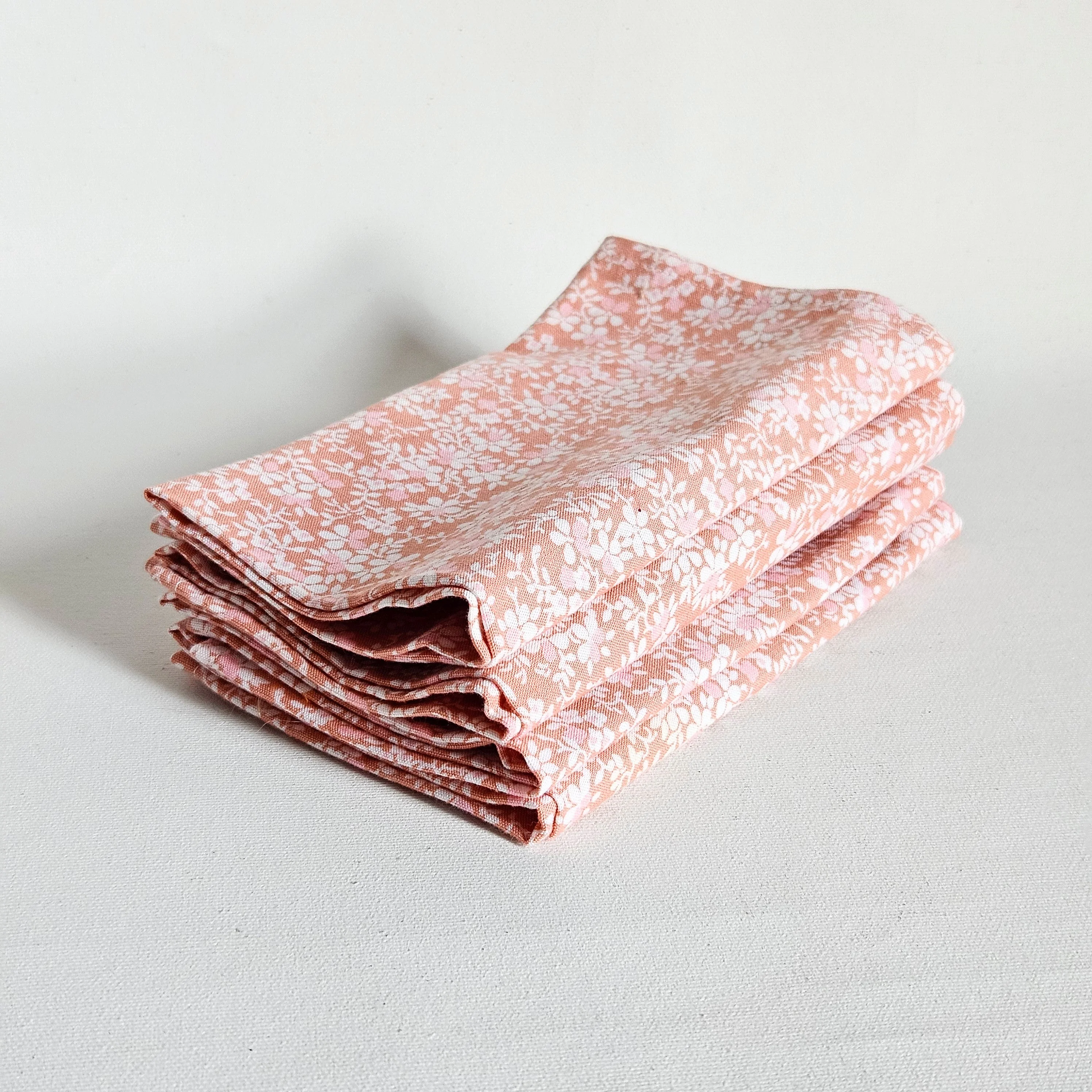 Lot de 4 serviettes de table fleuries vintages
