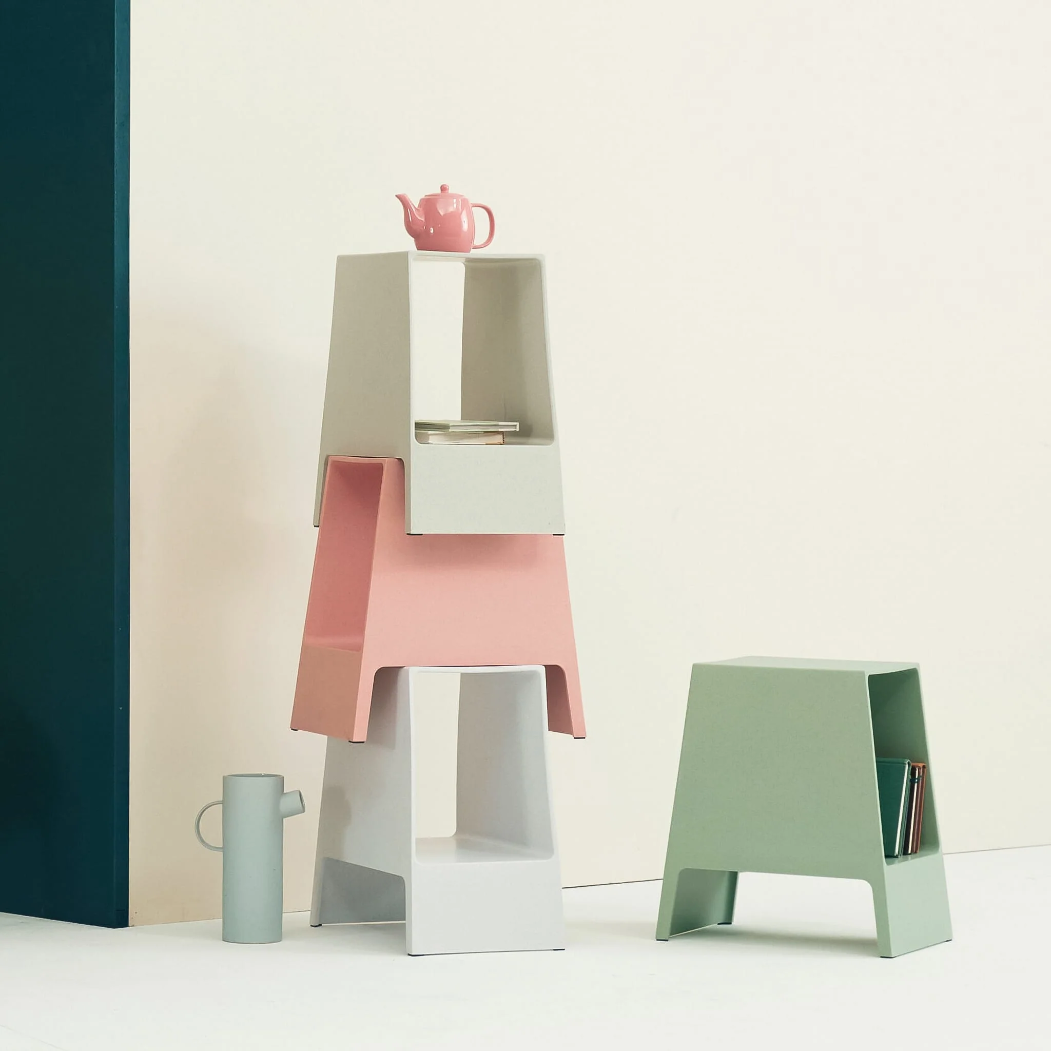 Table d'appoint TOMO  [couleurs variées]