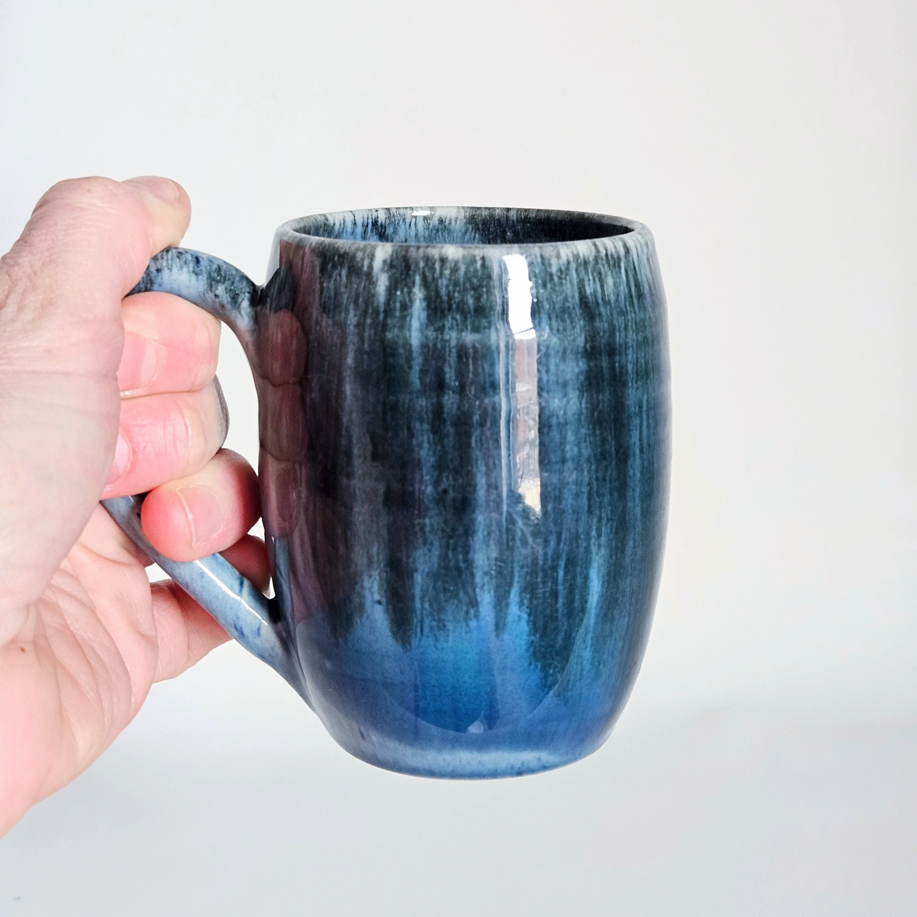 Tasse bleue vintage en céramique artisanale - Image 2