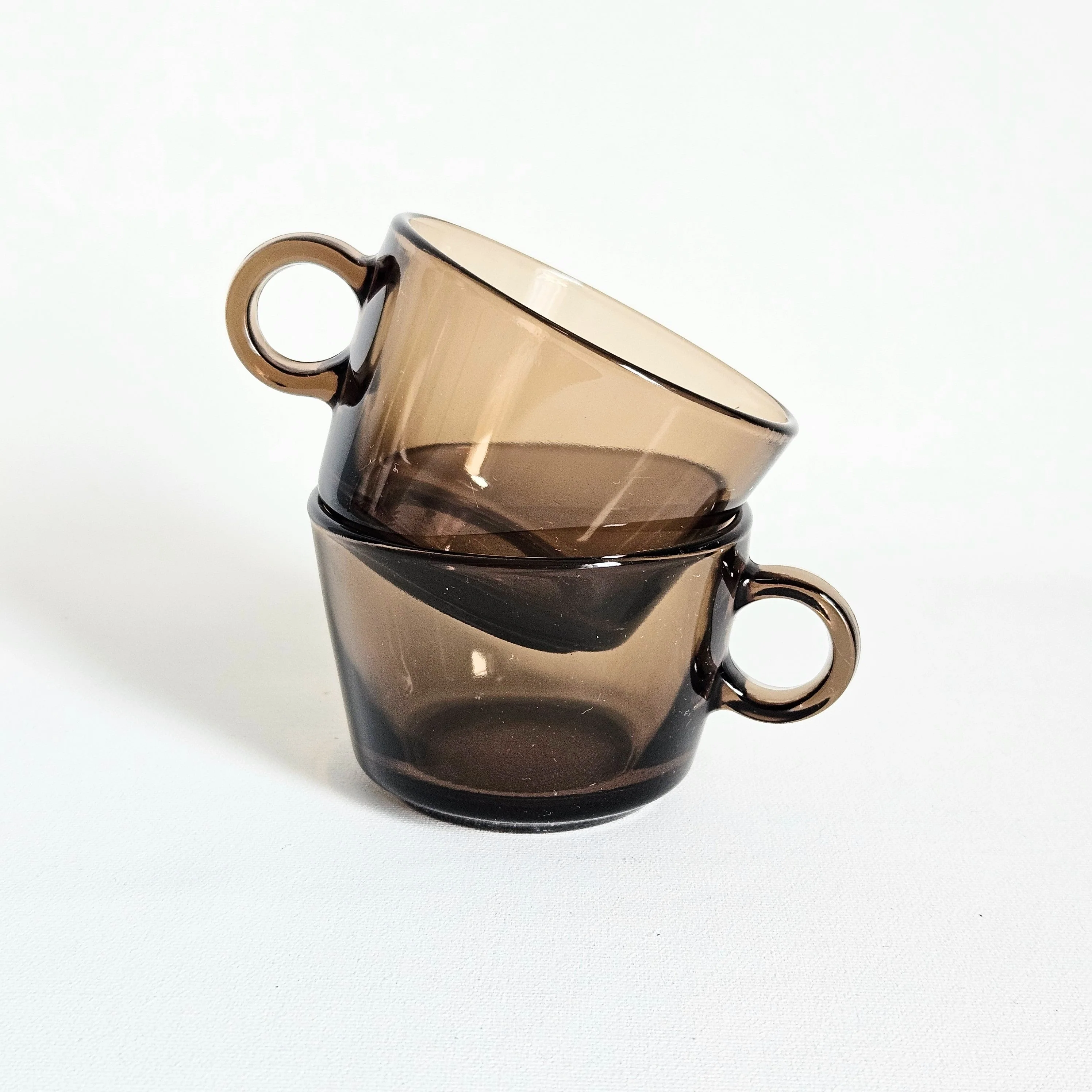 Duo de tasses en verre fumé vintages, Vereco France