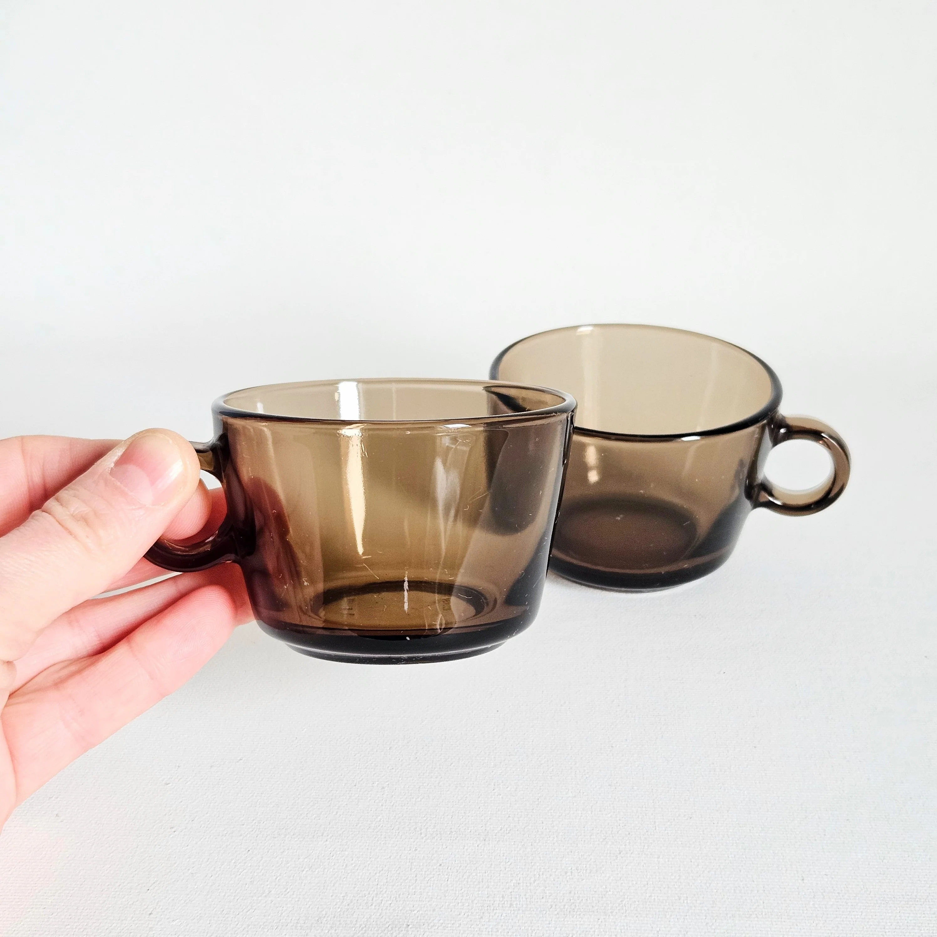 Duo de tasses en verre fumé vintages, Vereco France - Image 3