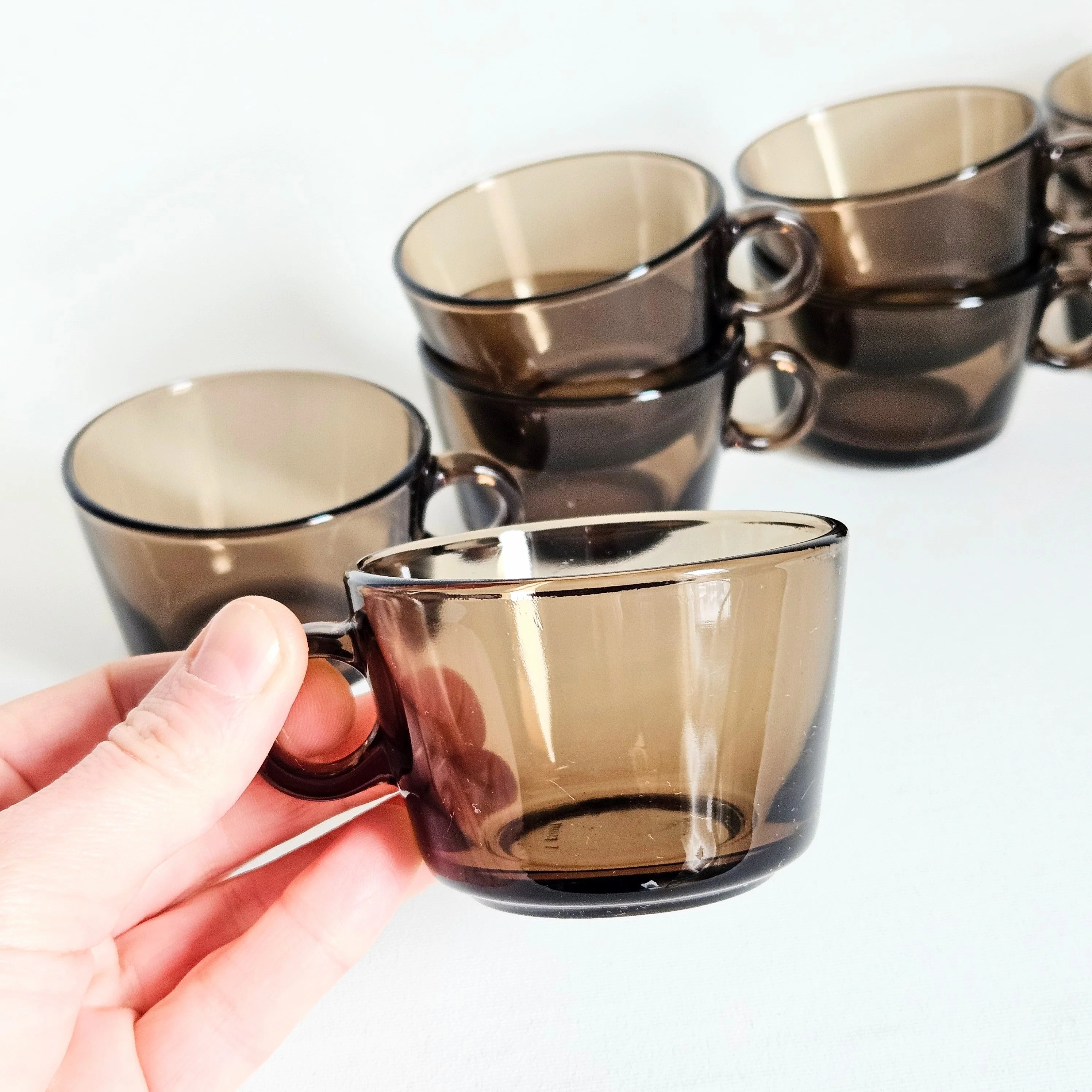 Duo de tasses en verre fumé vintages, Vereco France - Image 5