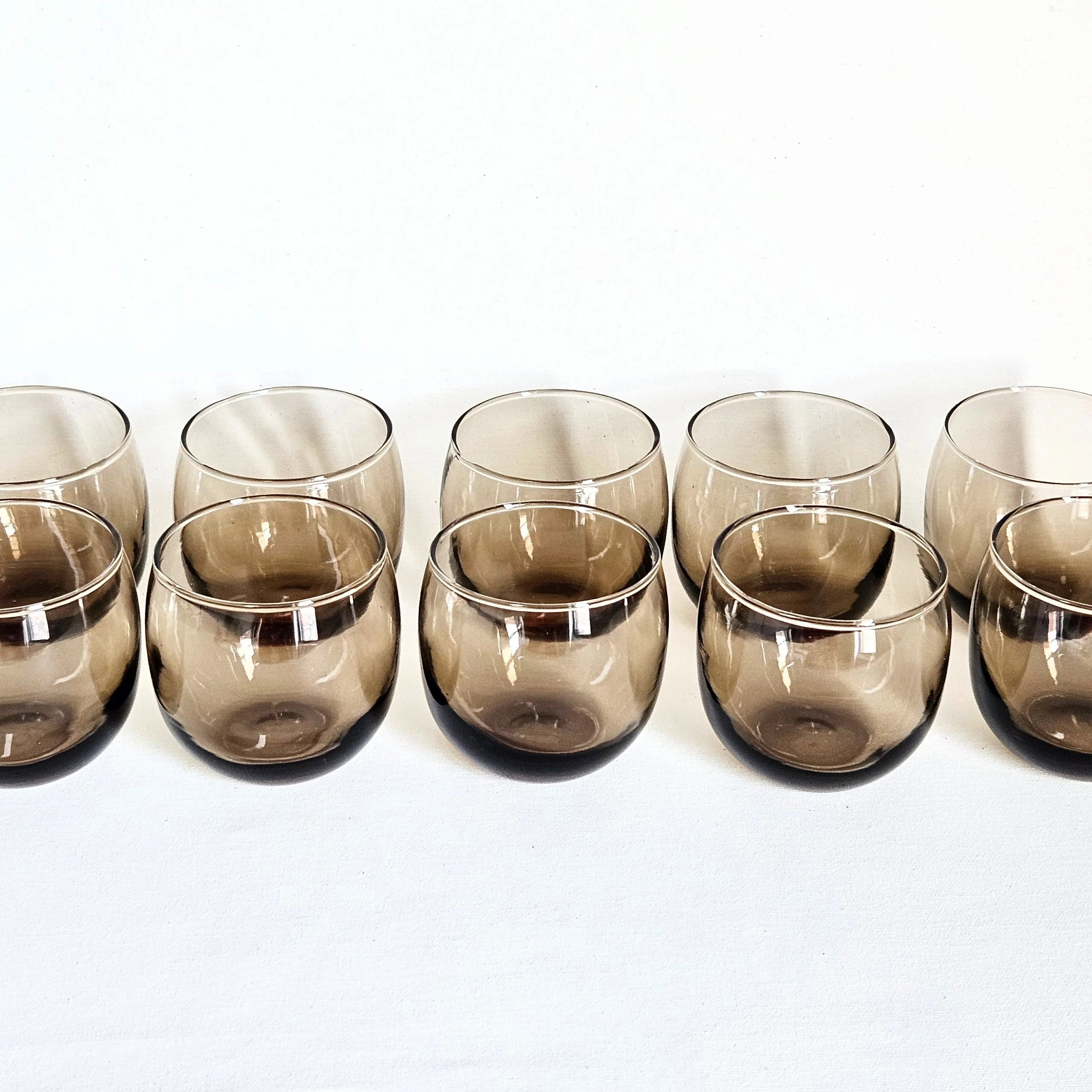 Lot de 2 verres boules fumés vintages Dominion - Image 2