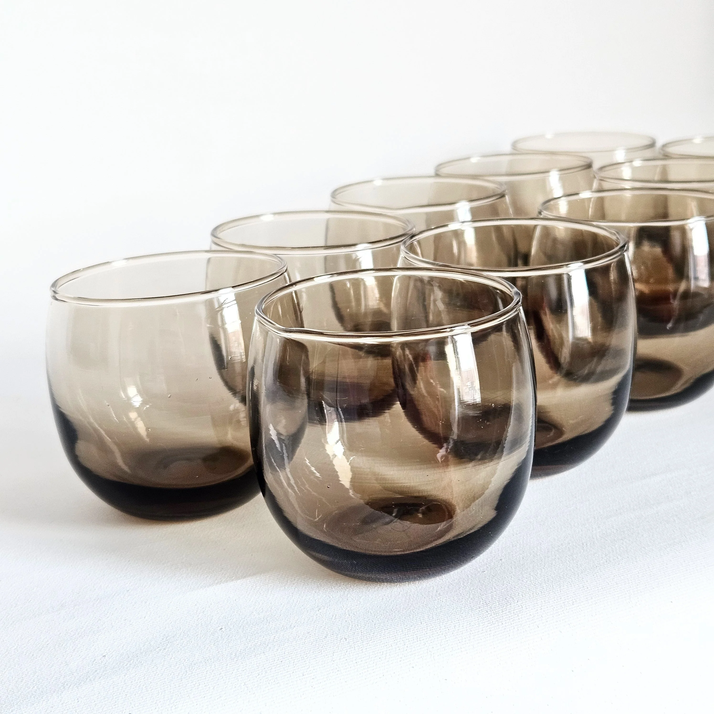 Lot de 2 verres boules fumés vintages Dominion - Image 4