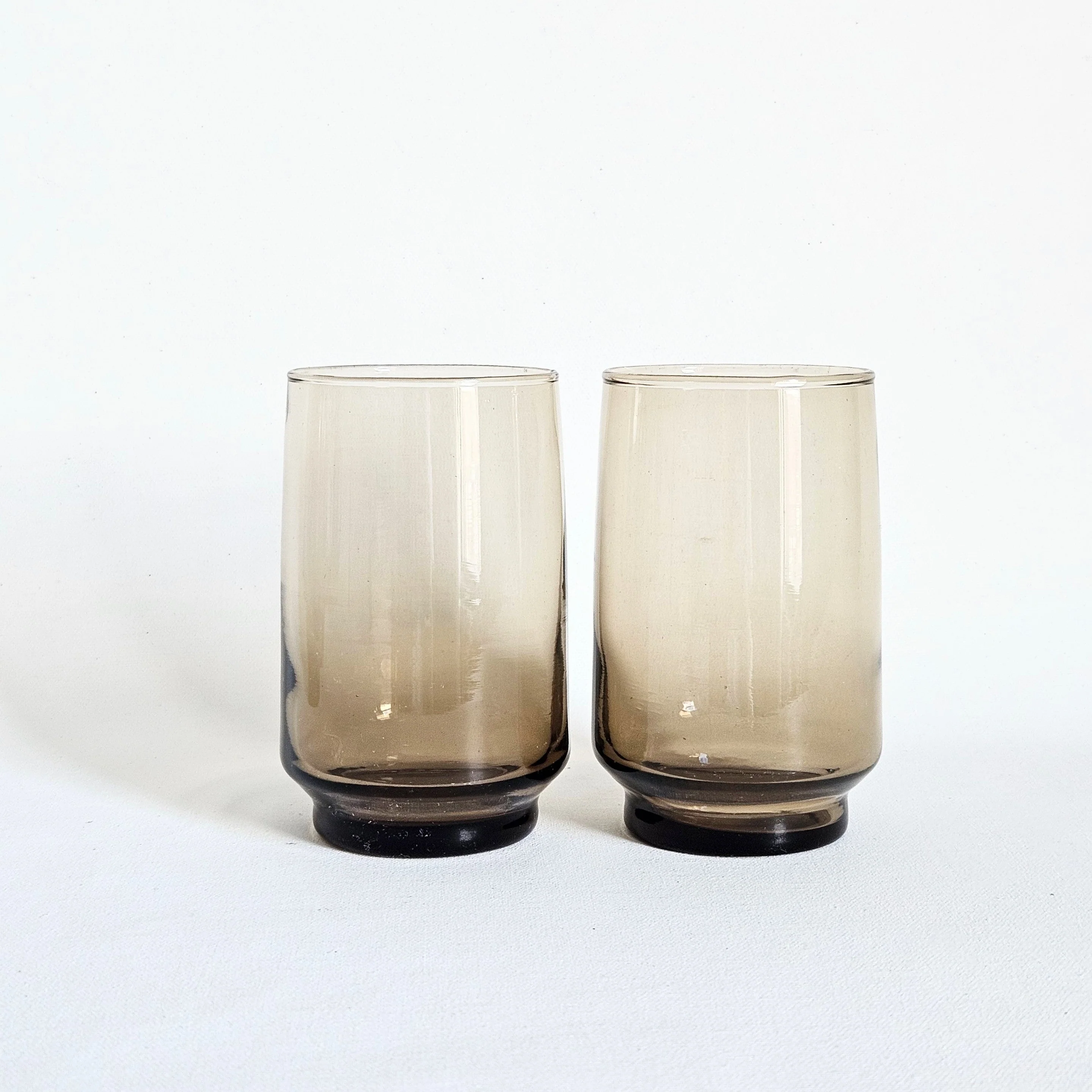 Duo de verres fumés Dominion vintages - Image 2